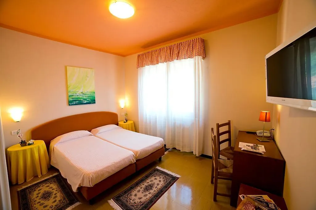 Hotel Europa Porlezza 3*,  Italia